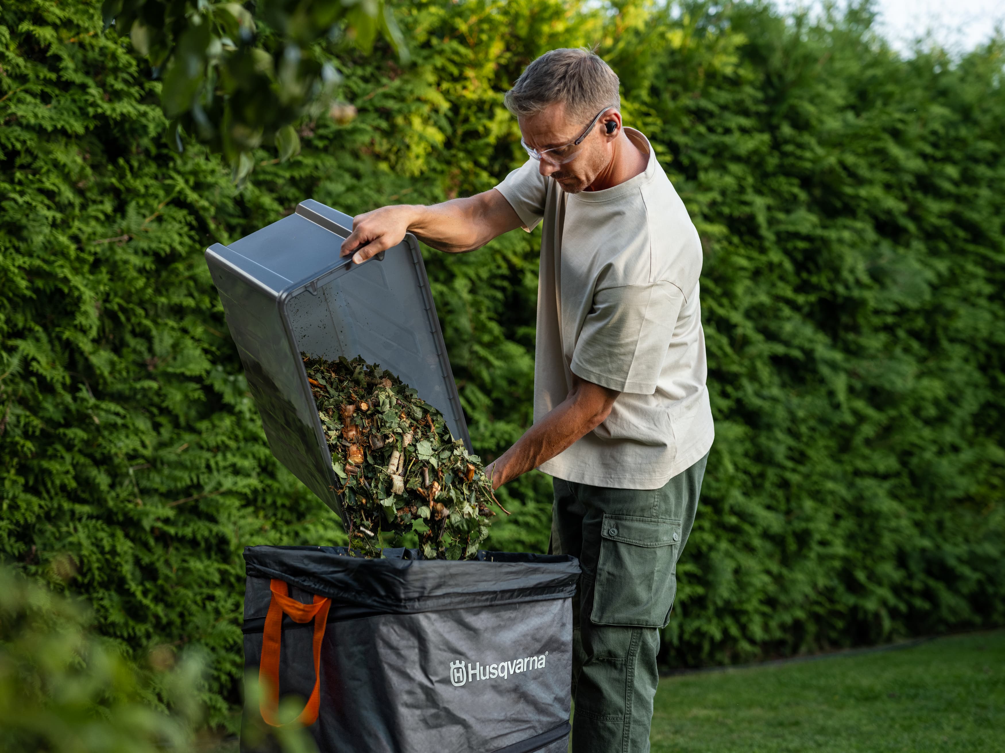 Garden debris pop-up bag image 1