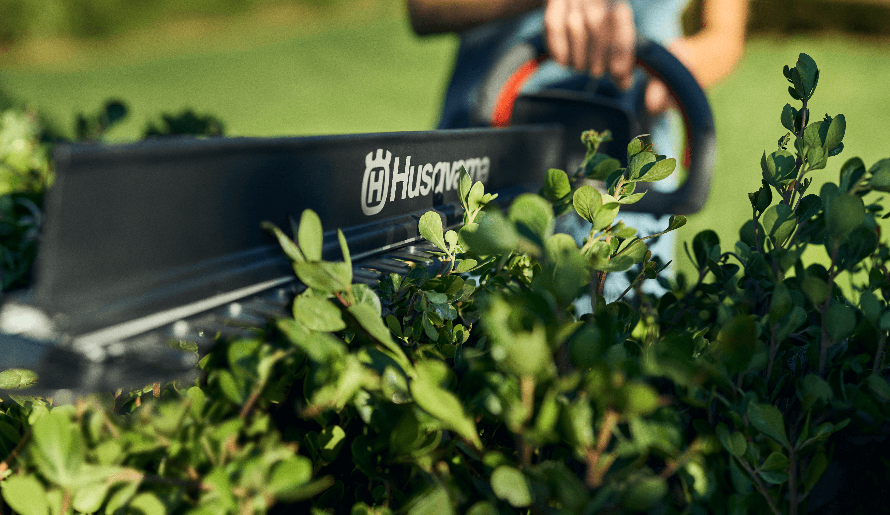 Aspire™ Hedge Trimmer 18V Kit With 2.5Ah Battery and 2.5Ah Charger image 3